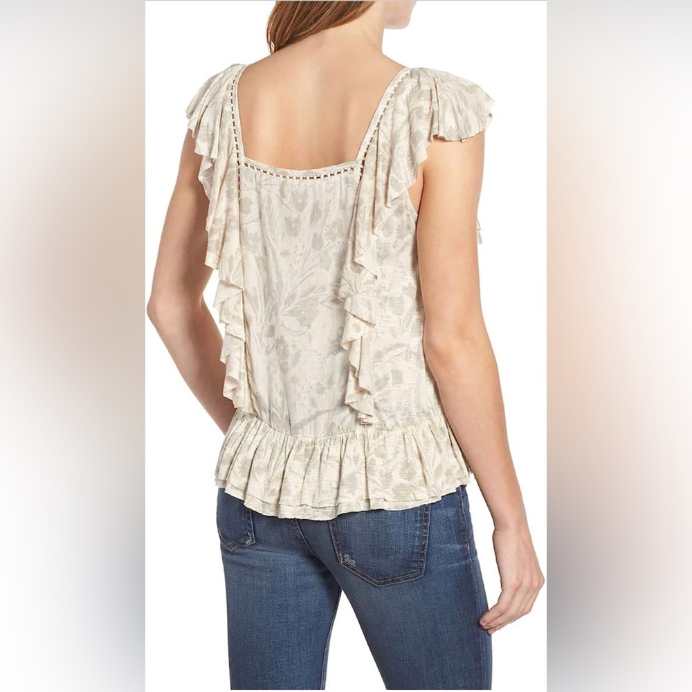 Vintage Lucky brand ruffled floral t-shirt with square neckline. - Picture 2 of 9